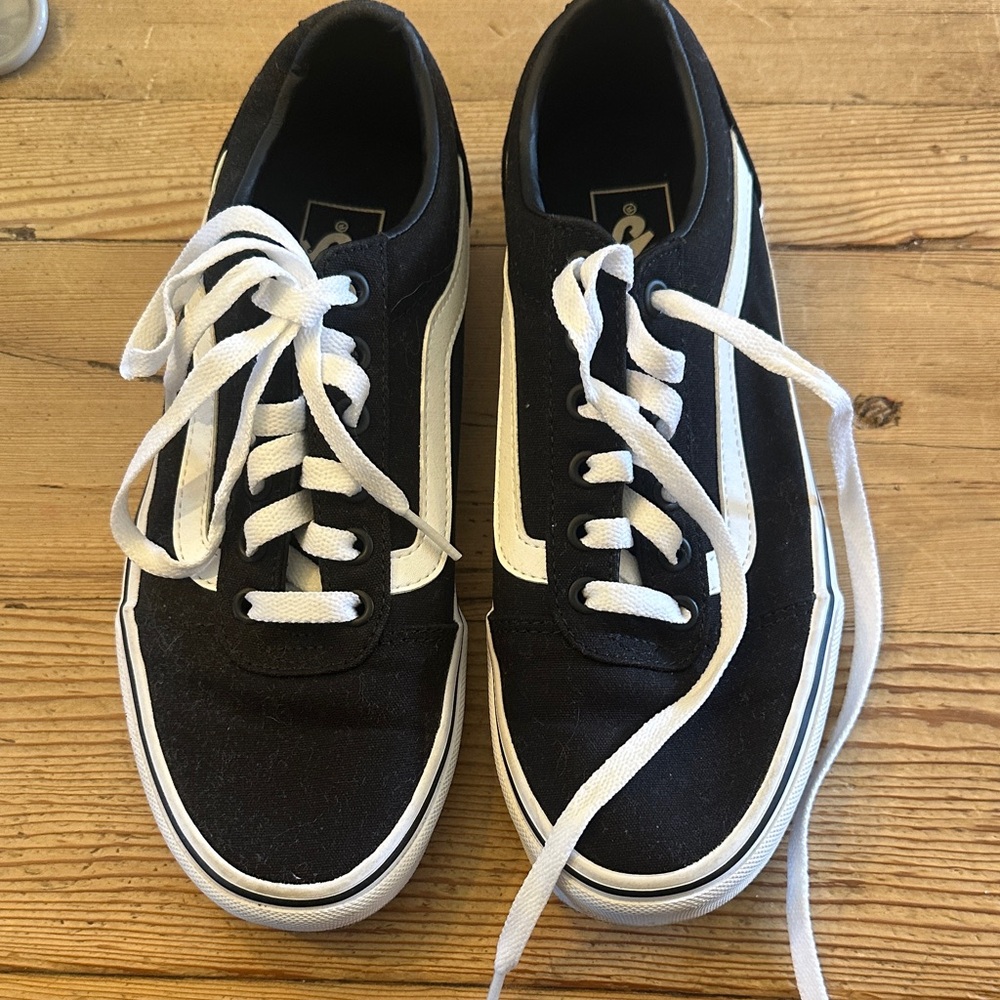 Vans Men's Black and White Sneakers